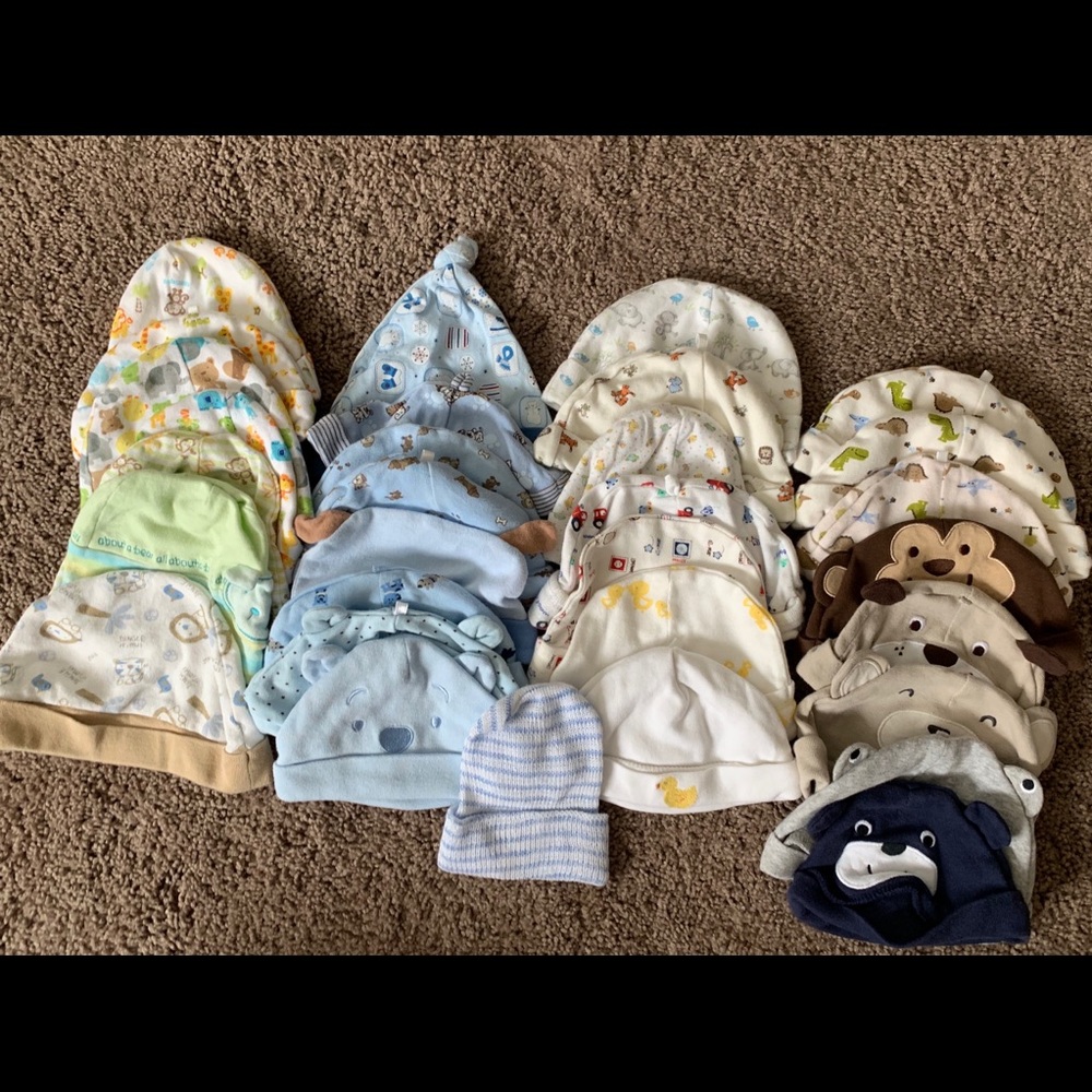 Lot of 31 baby boy hats sizes from NB - 6 months +